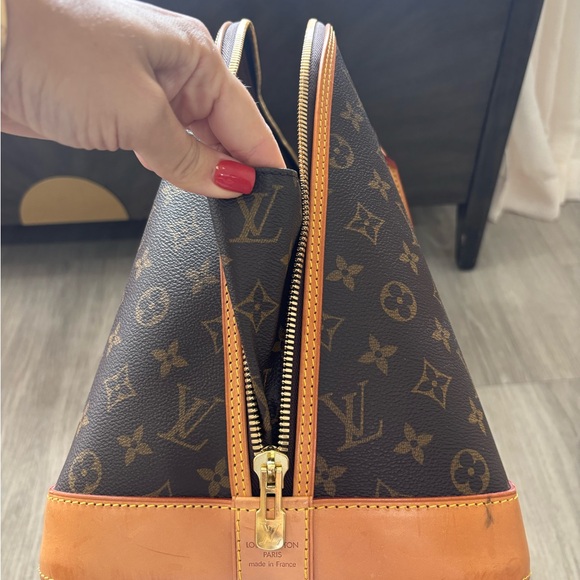 Authentic Louis Vuitton Alma Voyage MM travel unisex carry on - Picture 3 of 16
